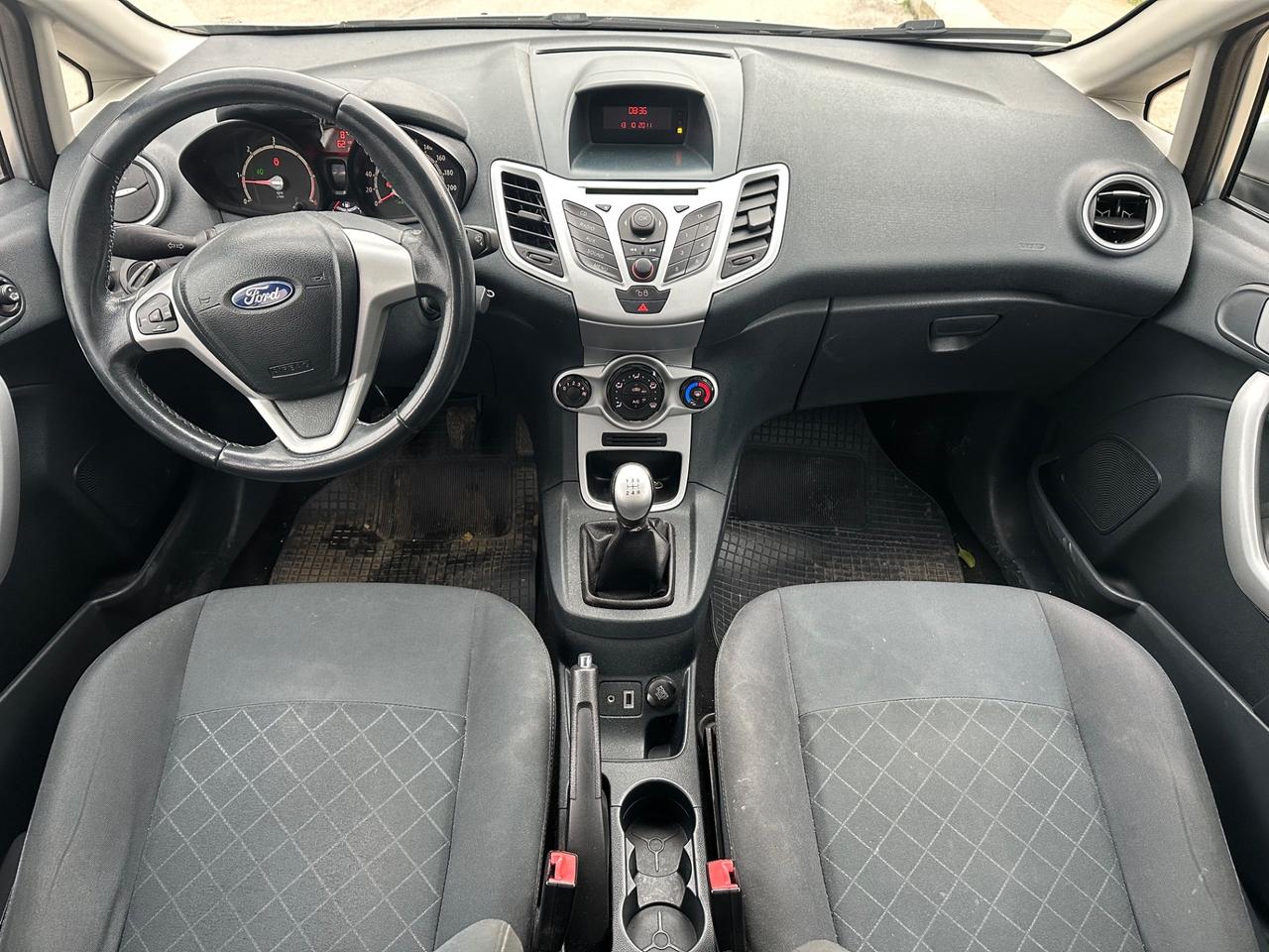Ford FIESTA 1.4 DIESEL 2011 - GANCIO E CARRELLO