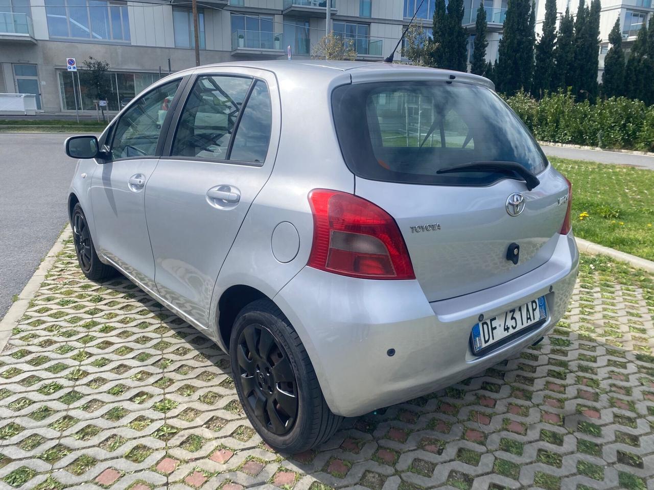 Toyota Yaris 1.0 5 porte Sol