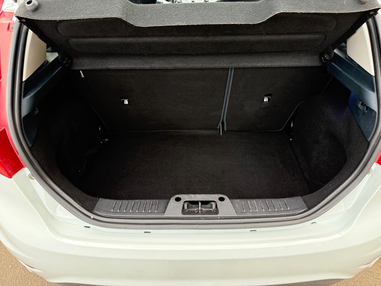 Ford Fiesta 1.4 16V 5p. Bz.- GPL Titanium Bs.