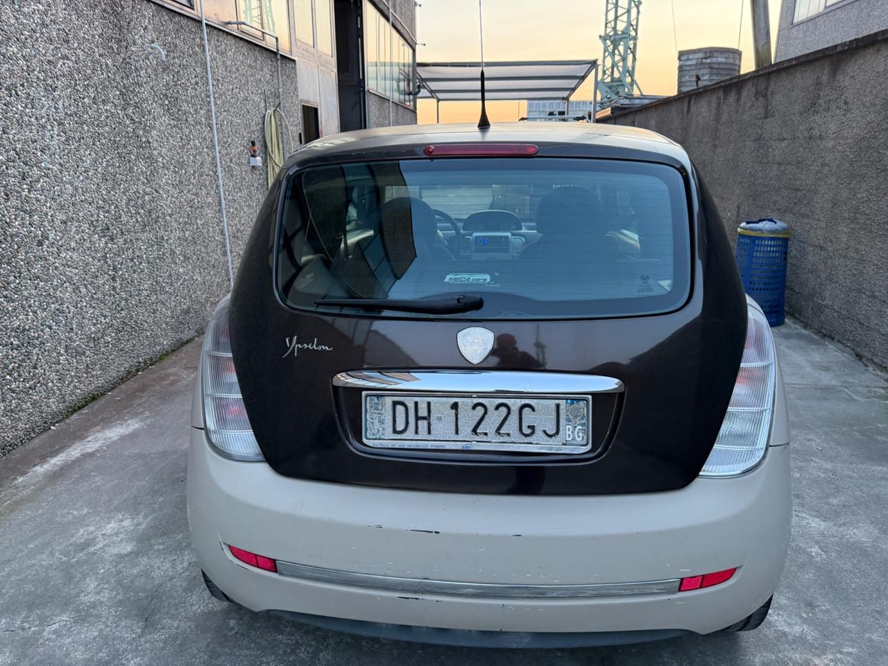 Lancia Ypsilon 1.2 benzina euro4 bicolore