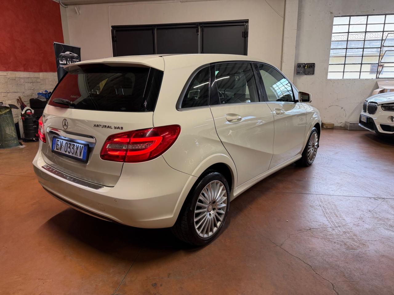 Mercedes-benz B 200 NGD Premium