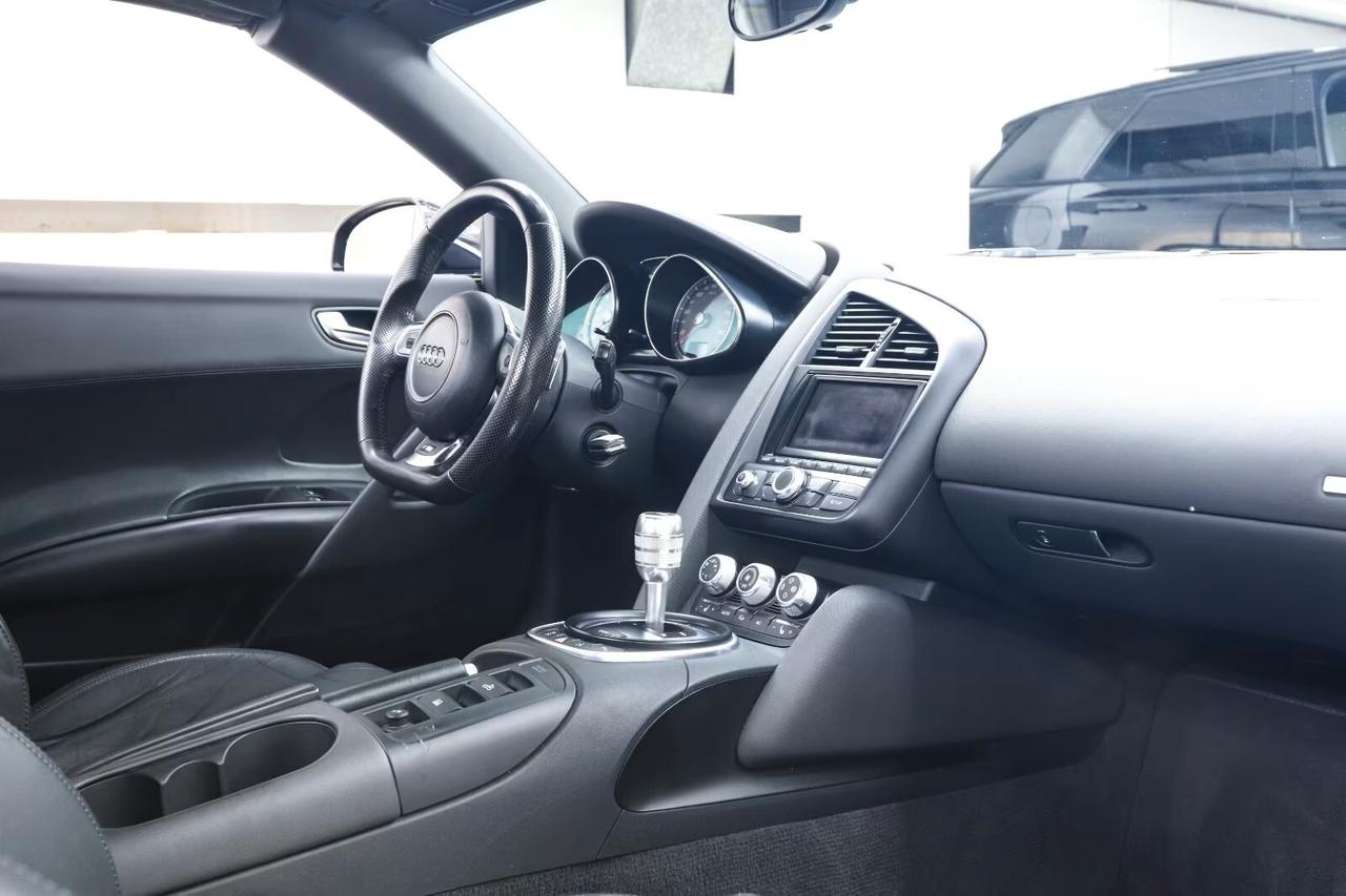 Audi R8 Spyder 4.2 V8 FSI quattro R tronic
