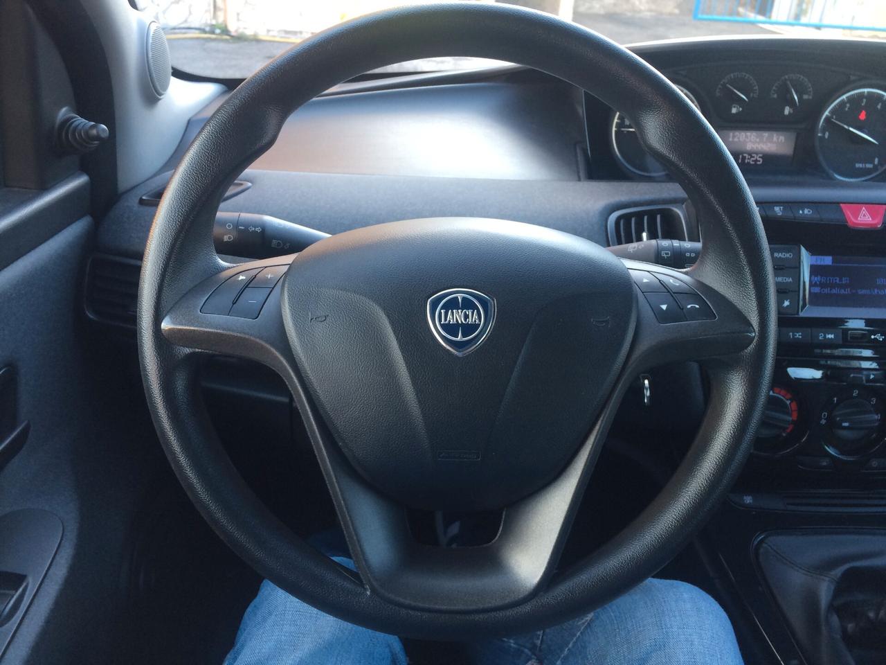 2020 lancia Ypsilon 1.0 FireFly 5 porte S&S Hybrid Ecochic Silver