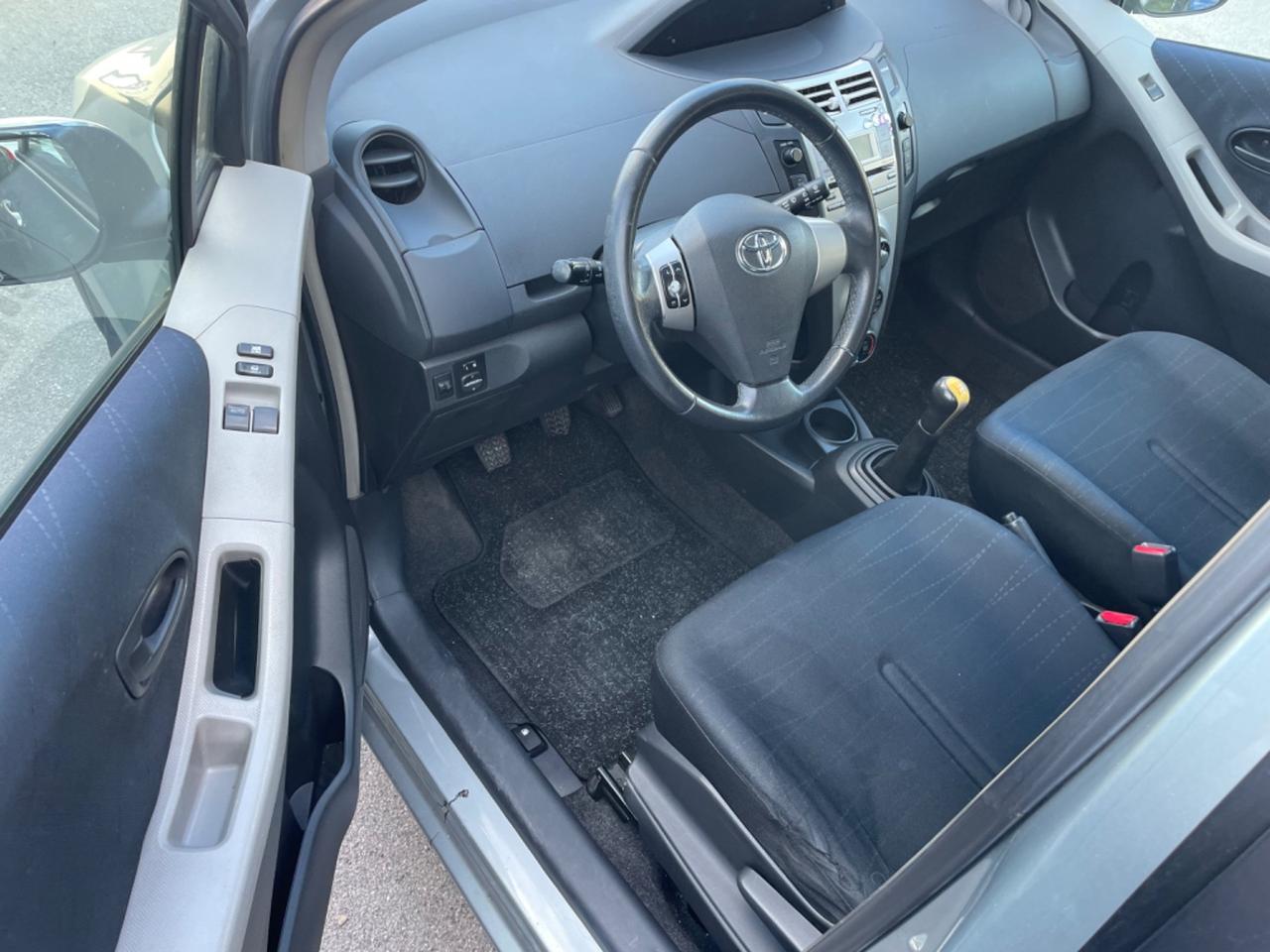 Toyota Yaris 1.0 5 porte Sol