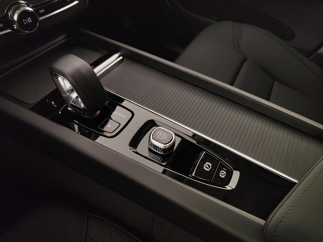 VOLVO XC60 2.0 t6 phev Core awd auto