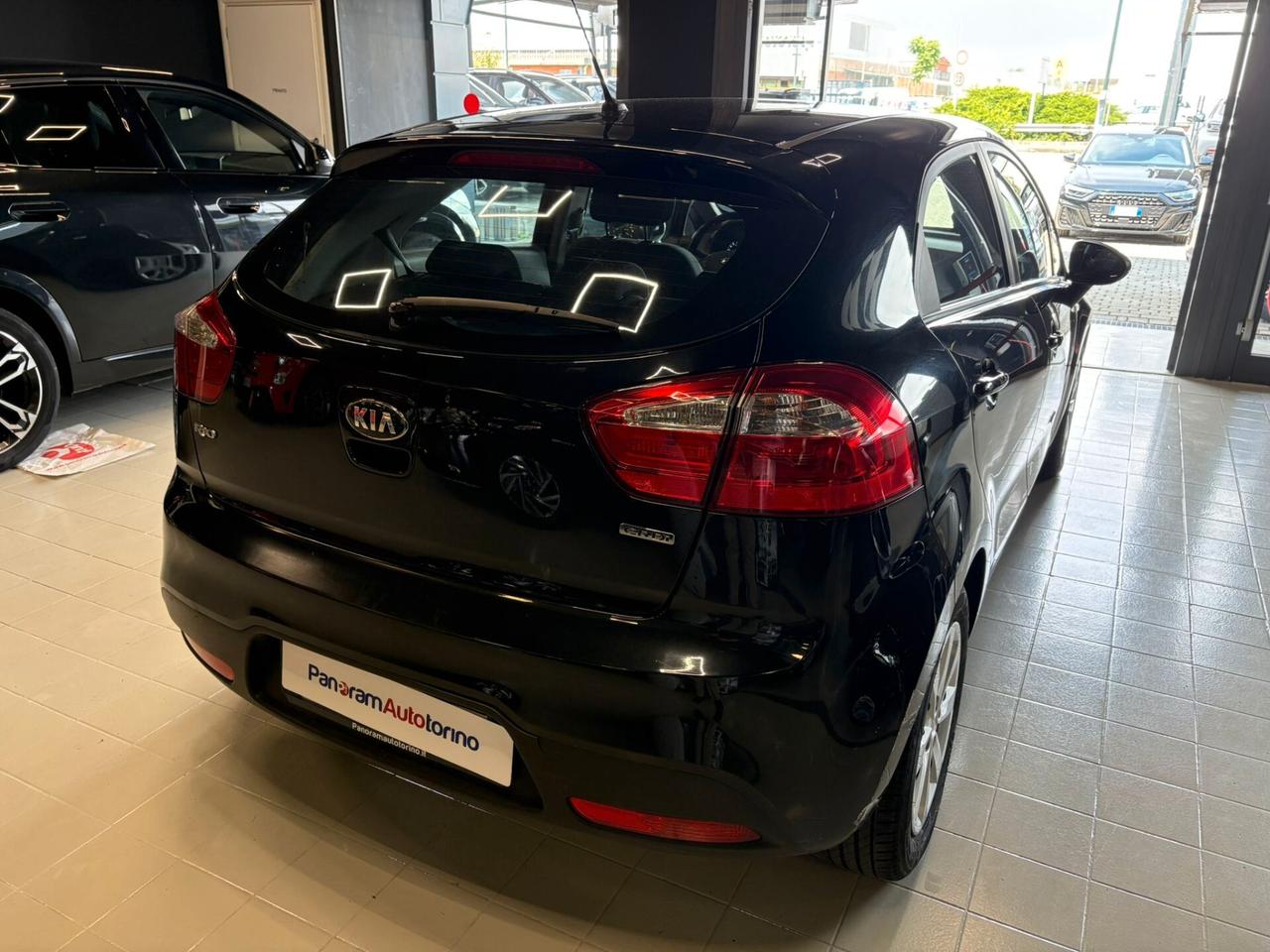 Kia Rio 1.1 CRDi 5p. Cool Neopatentati