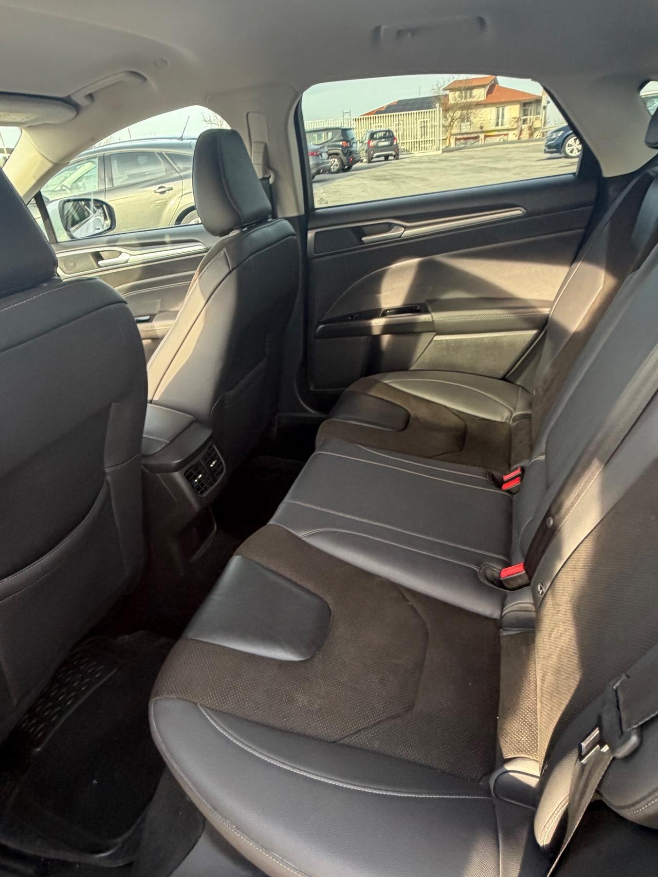 Ford Mondeo Full Hybrid 2.0 187 CV eCVT 4 porte Titanium Business