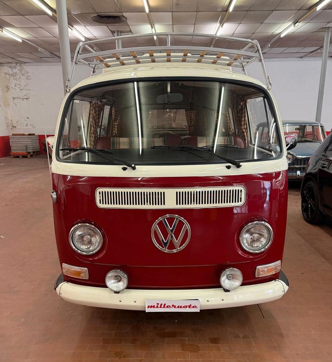 Volkswagen T2a + Roulotte Lander 340 Bora