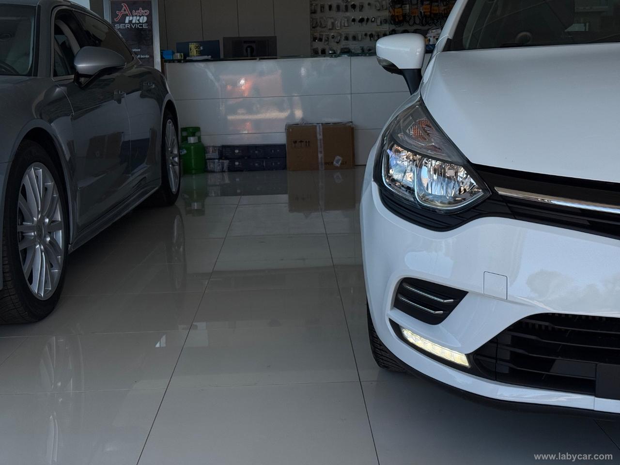 RENAULT Clio dCi 8V 75CV 5p. Moschino Zen