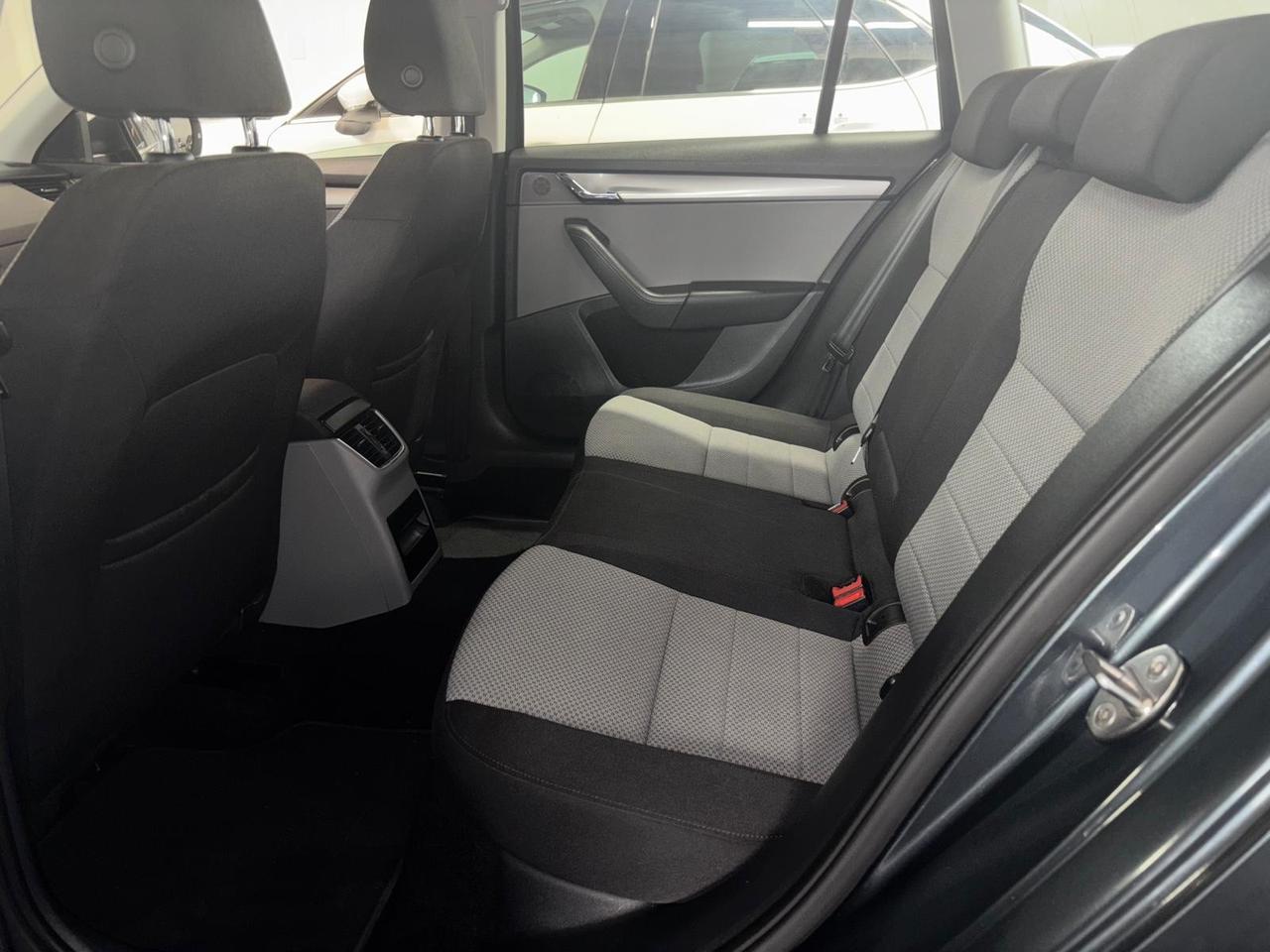 Skoda Octavia 1.6 TDI DSG AUTOMATIC SW