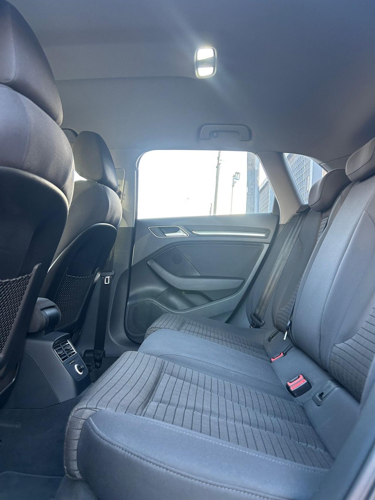 Audi A3 1.6 TDI 116 CV Sport-2018 LED/17"