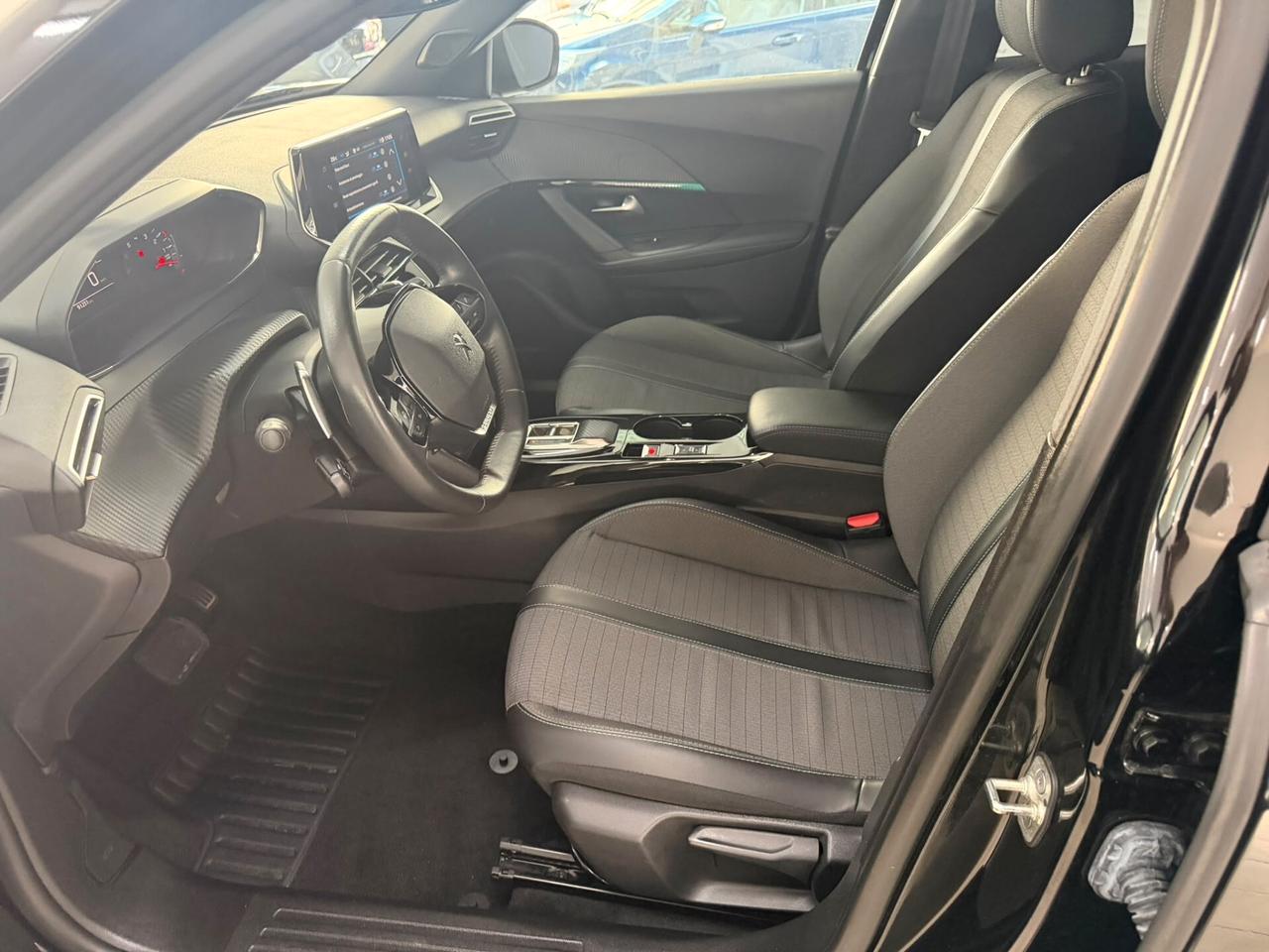 Peugeot 2008 BlueHDi 130 S&S EAT8 Allure