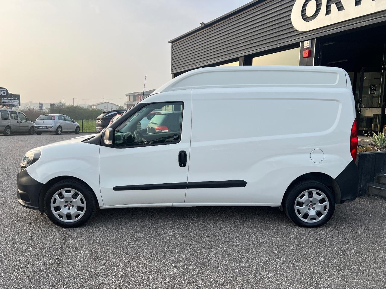 Doblò 1.6 MJT 105 PL-TA Cargo MaxiXL Bus