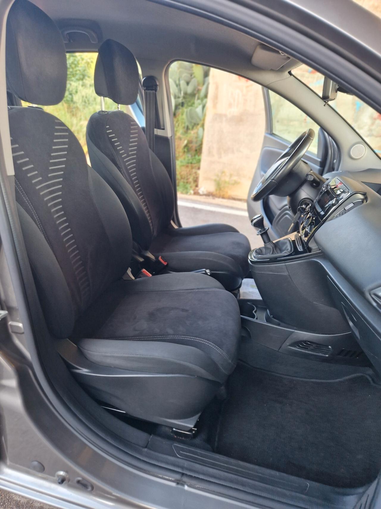 Lancia Ypsilon 1.2 69 CV Unyca