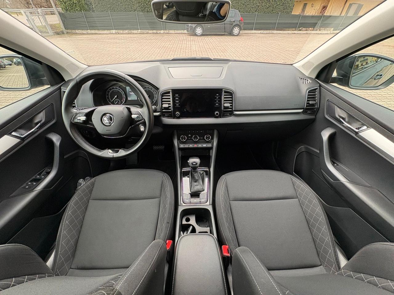 SKODA KAROQ 1.6 TDI AUTOMATICA SI A NEOPATENTATI