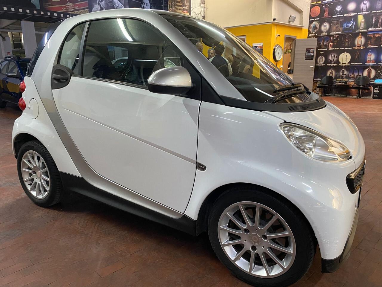 Smart ForTwo 1000 52 kW MHD coupé pure