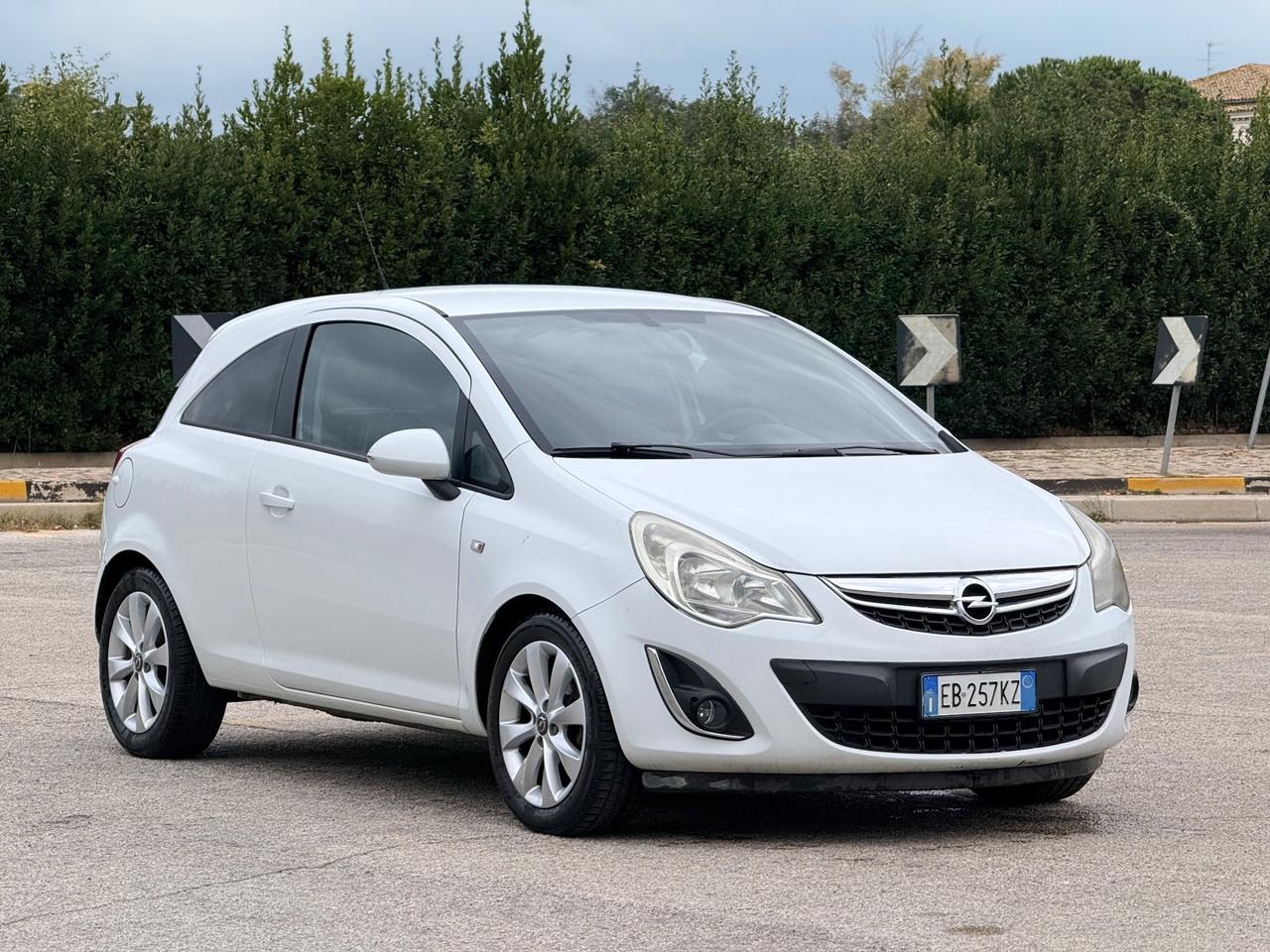 Opel Corsa 1.2 GPL/benzina