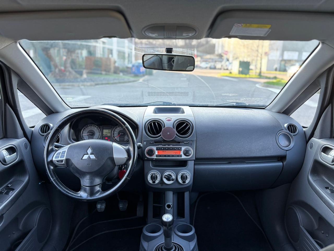 Mitsubishi Colt 1.1 12V 3p. Invite