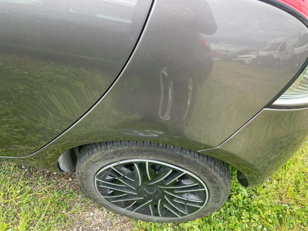 Lancia Ypsilon 1.2 Gold 69cv COMMERCIANTI