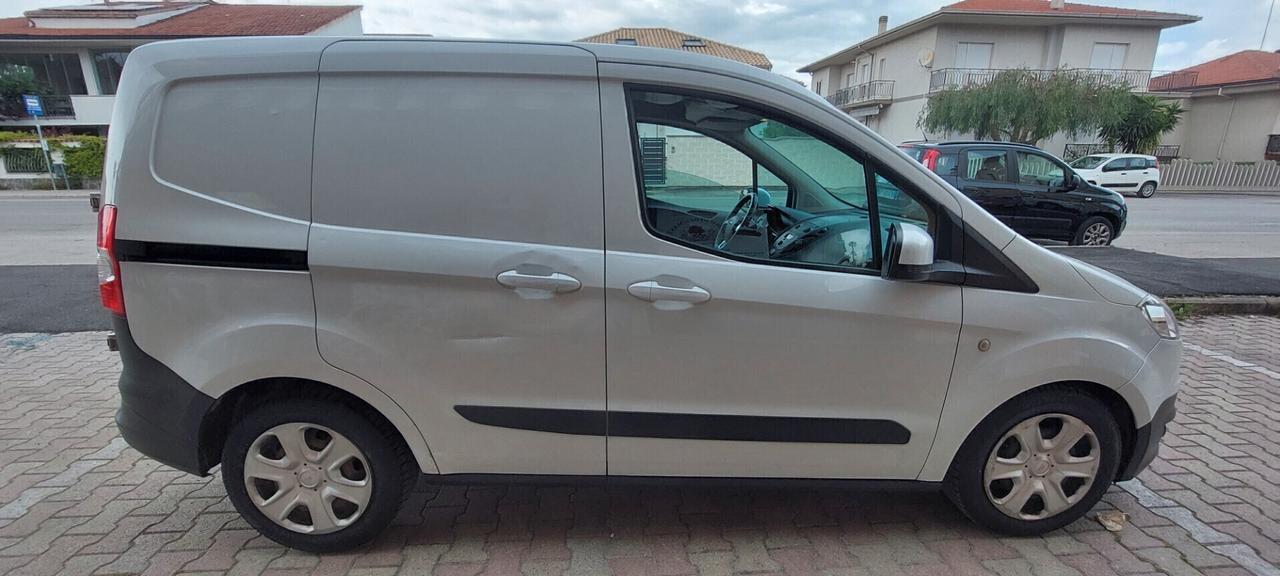 FORD TRANSIT COURIER 1,5 DIESEL 80 CV TELEFONO USB IMPECCABILE PREZZO COMPRESO IVA