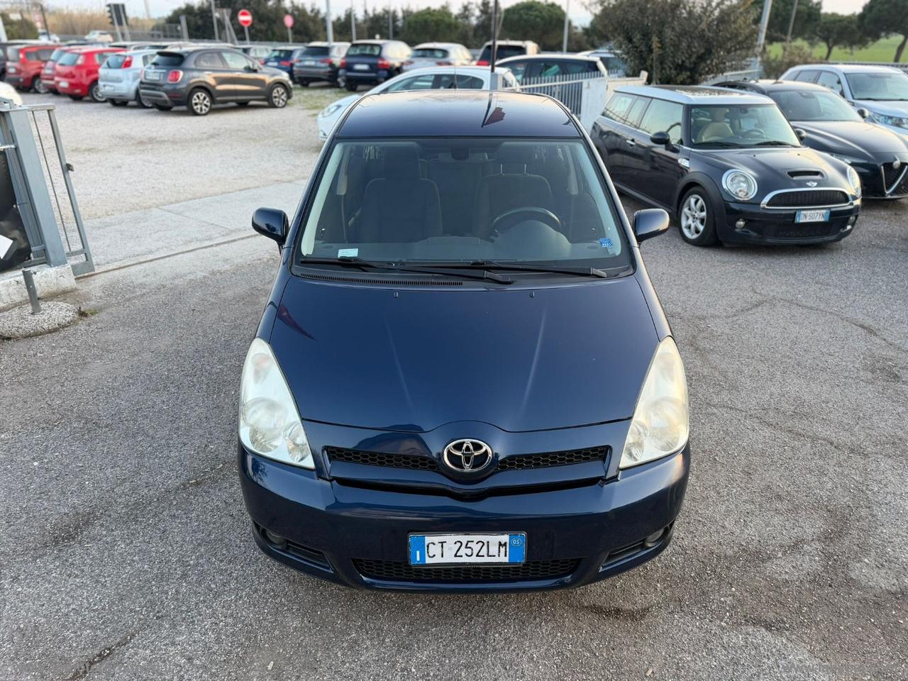 TOYOTA Corolla Verso 2.0 16V D-4D Sol 7 POSTI