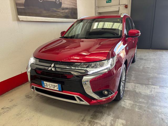 MITSUBISHI Outlander 2.4 MIVEC 4WD PHEV Instyle