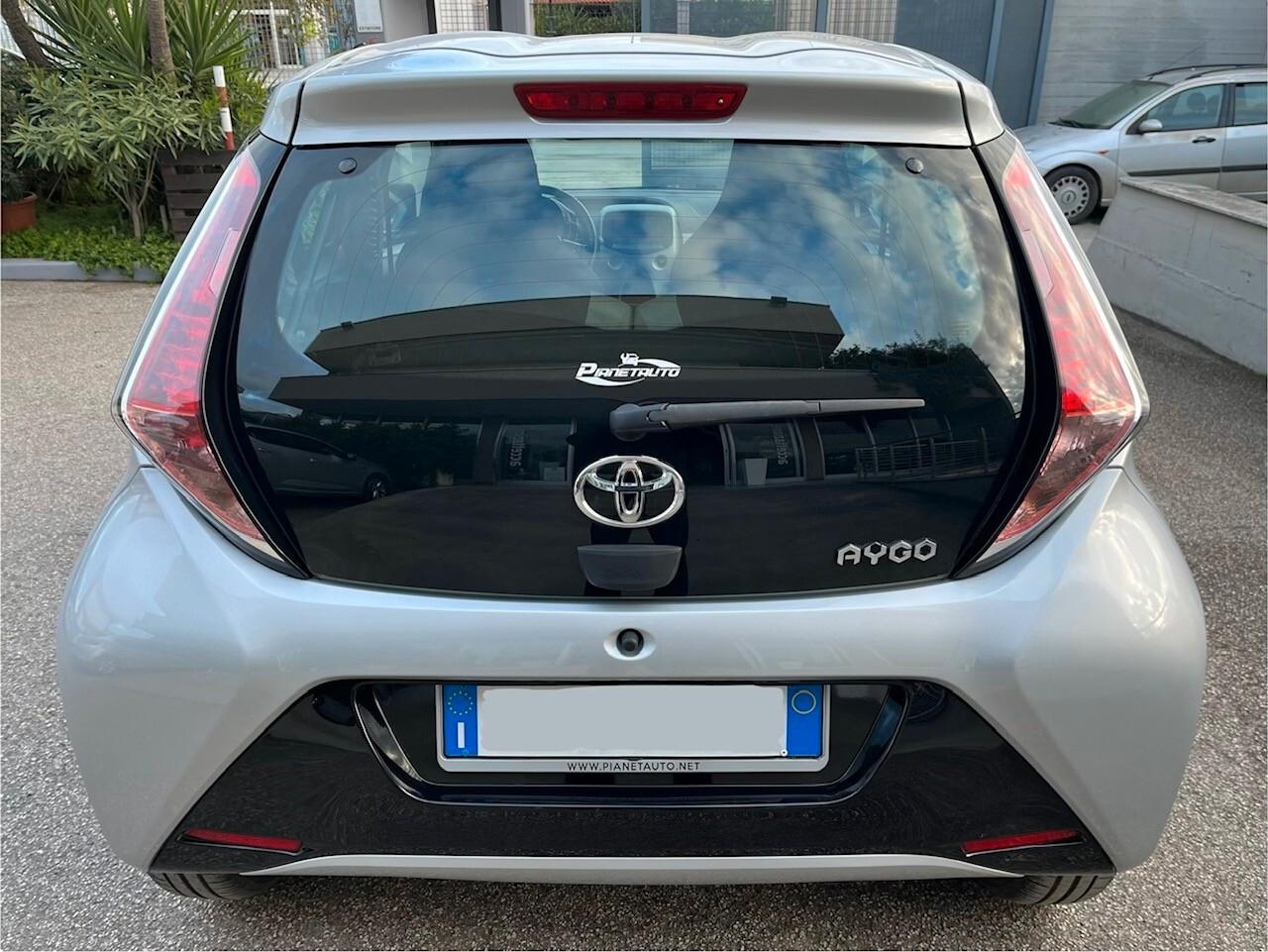 Toyota Aygo 5pt 1.0 Benz. 70cv x-pure CAMERA/TEL/CLIMA PERF.