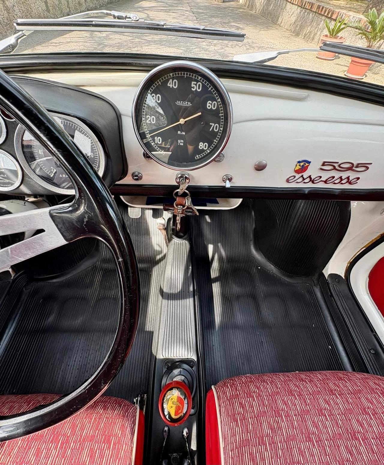 ABARTH 595 ESSEESSE ( 110 D )