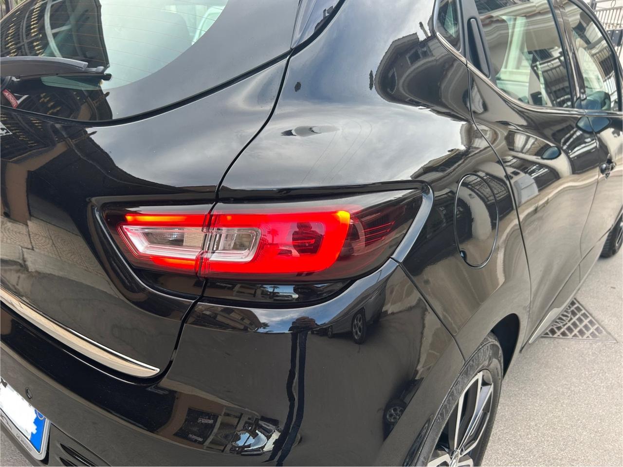 Renault Clio dCi 8V 75 CV 5 porte Moschino Zen