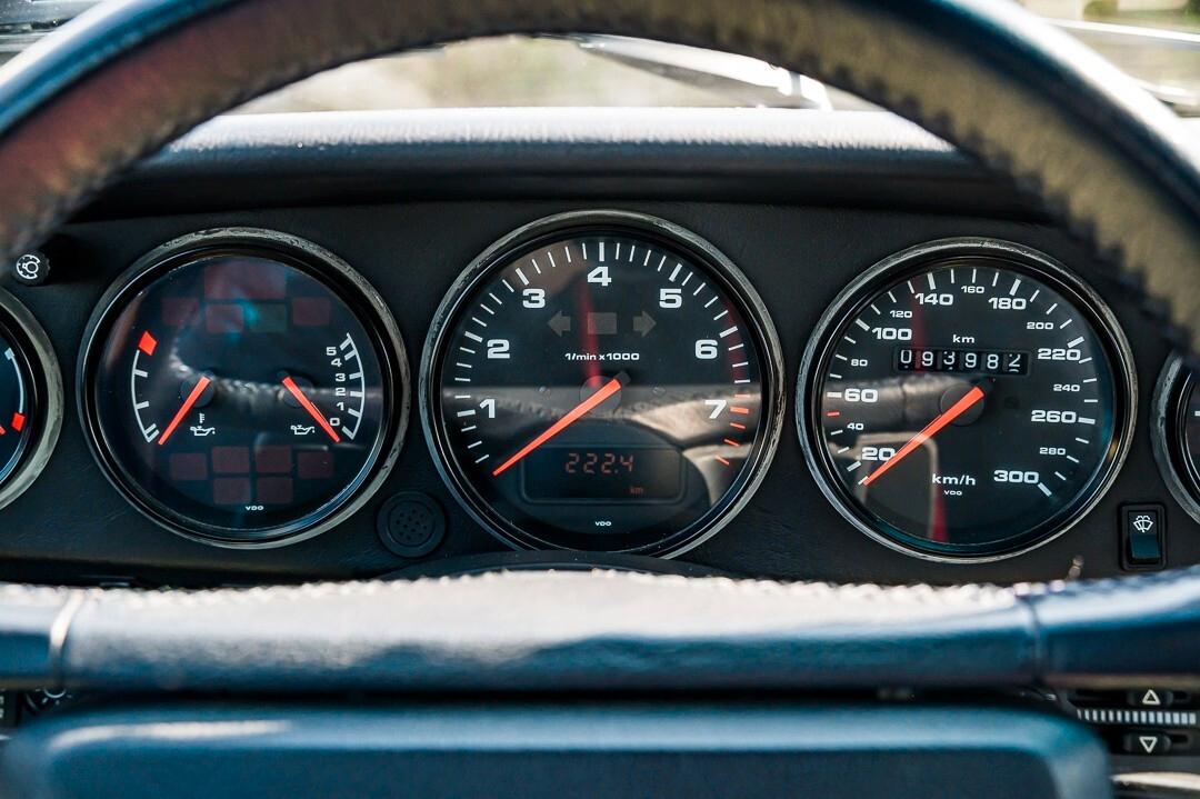 Porsche 911 964 Carrera 4 Cabriolet