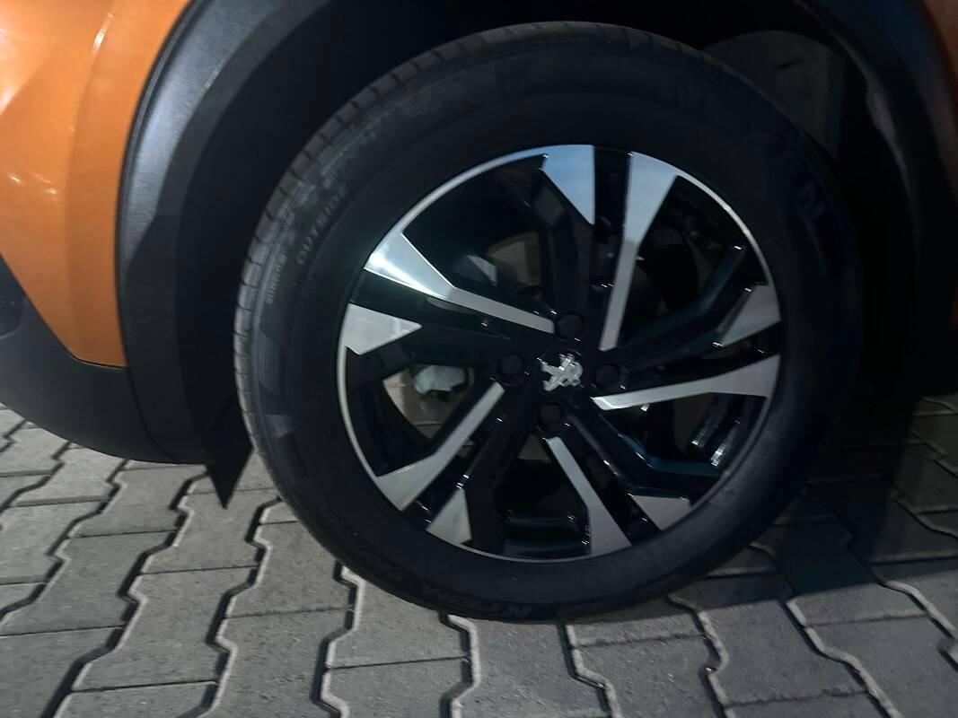 Peugeot 2008 1.5 bluehdi Allure Navi Pack s&s 100cv