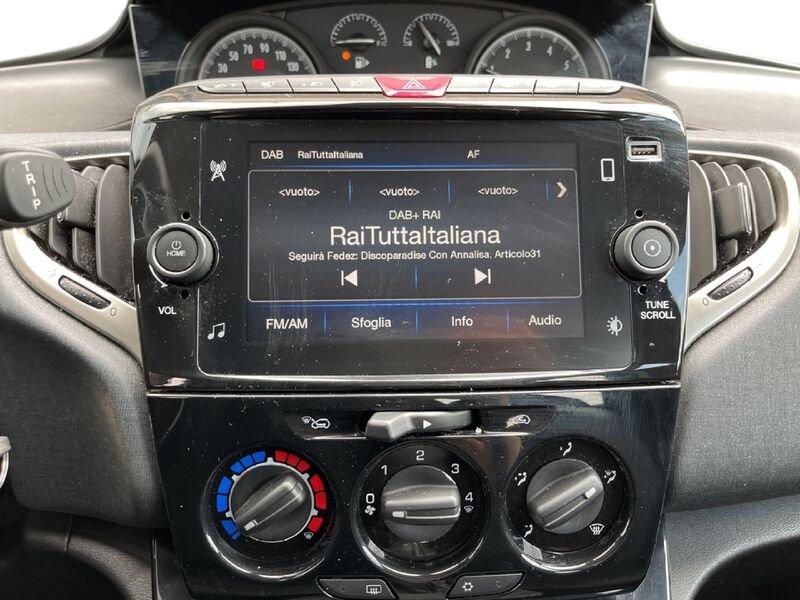 Lancia Ypsilon III 2021 0.9 t.air Silver metano 70cv