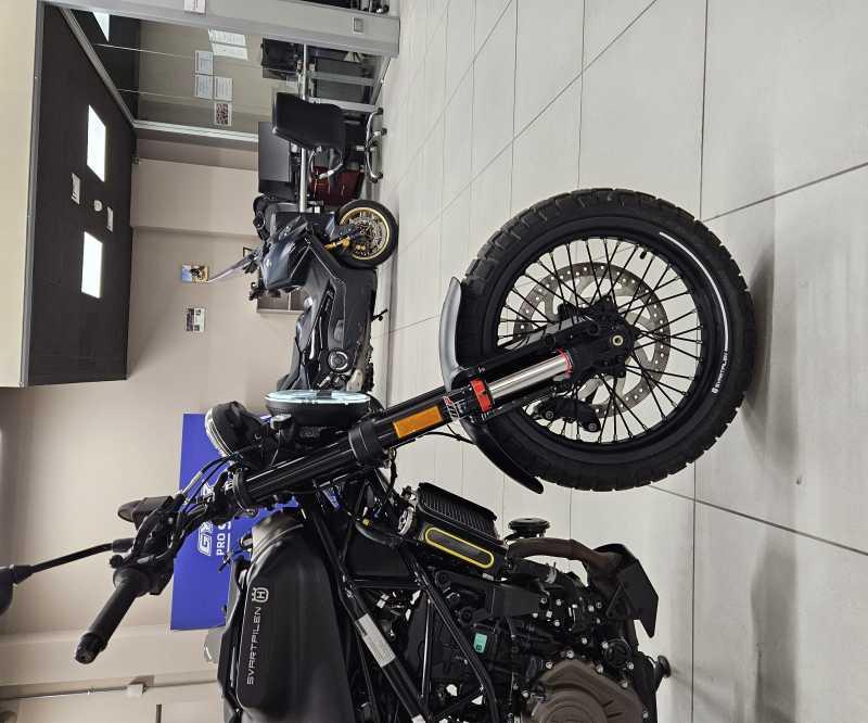 Husqvarna Svartpilen 125 - 2024