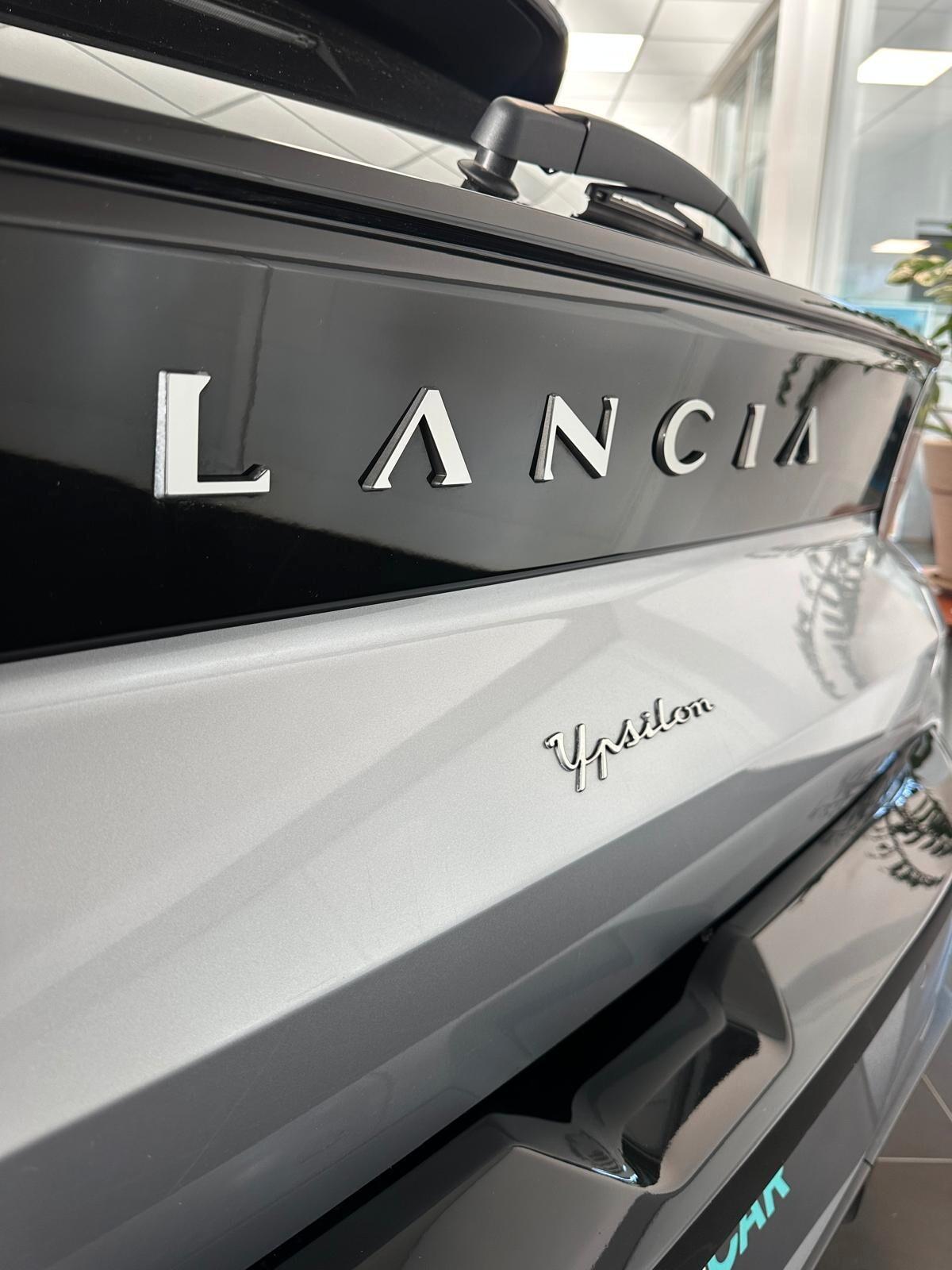 Lancia Ypsilon Hybrid e-DCT LX