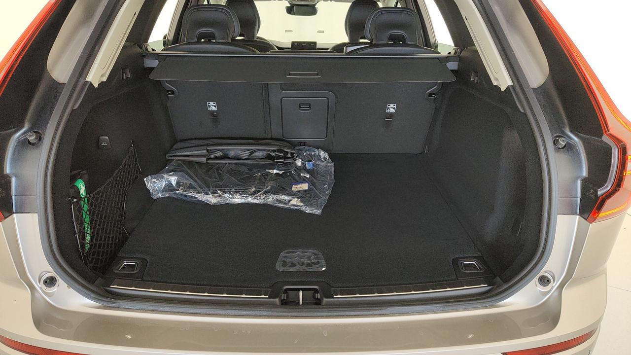 VOLVO XC60 2.0 b5 mhev Ultra Dark awd auto