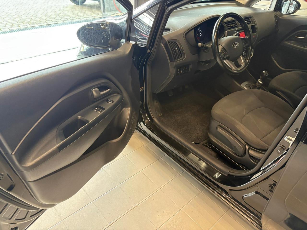 Kia Rio 1.1 CRDi 5p. Cool Neopatentati