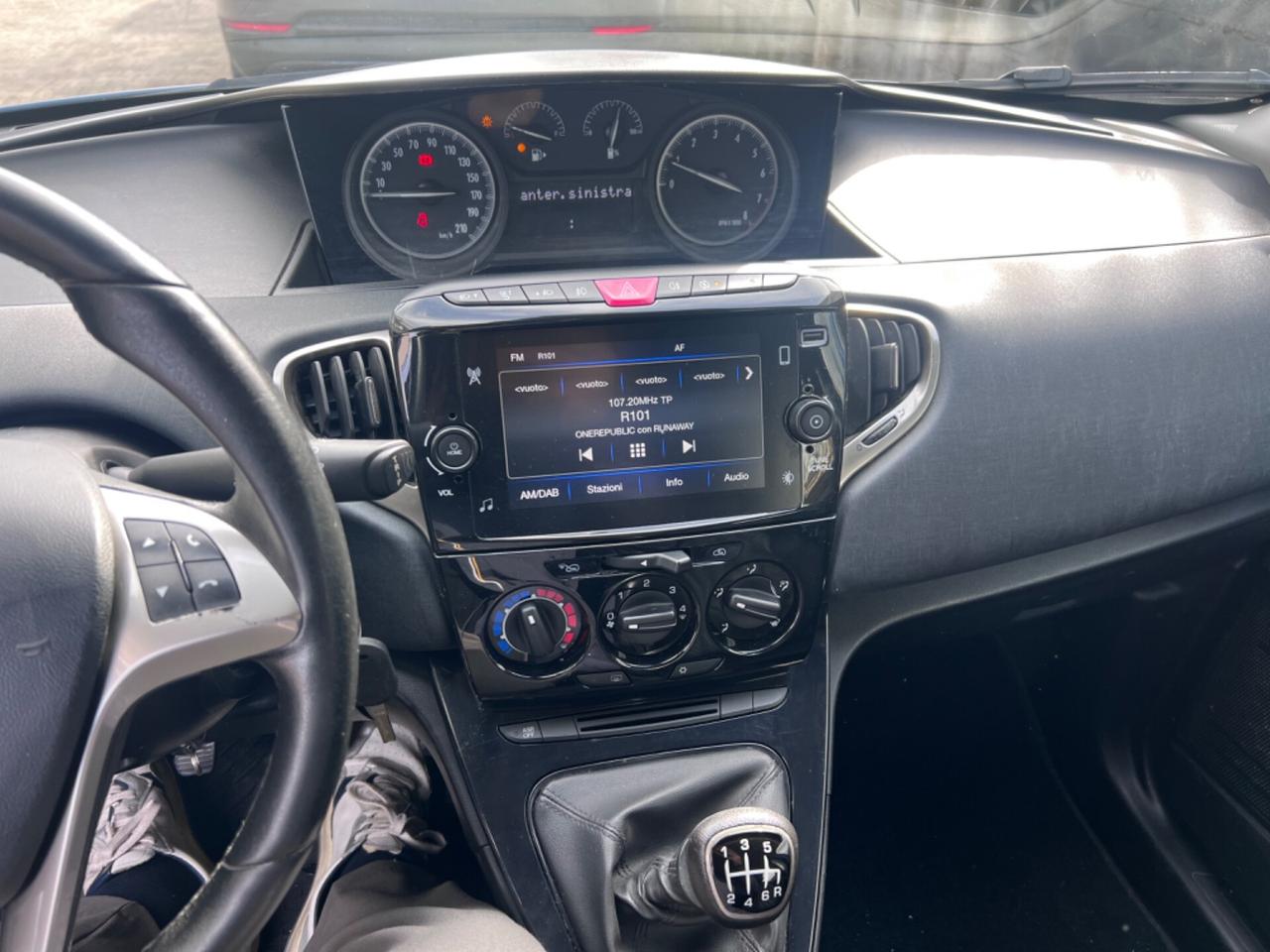 Lancia Ypsilon 1.0 FireFly 5 porte S&S Hybrid Ecochic Gold