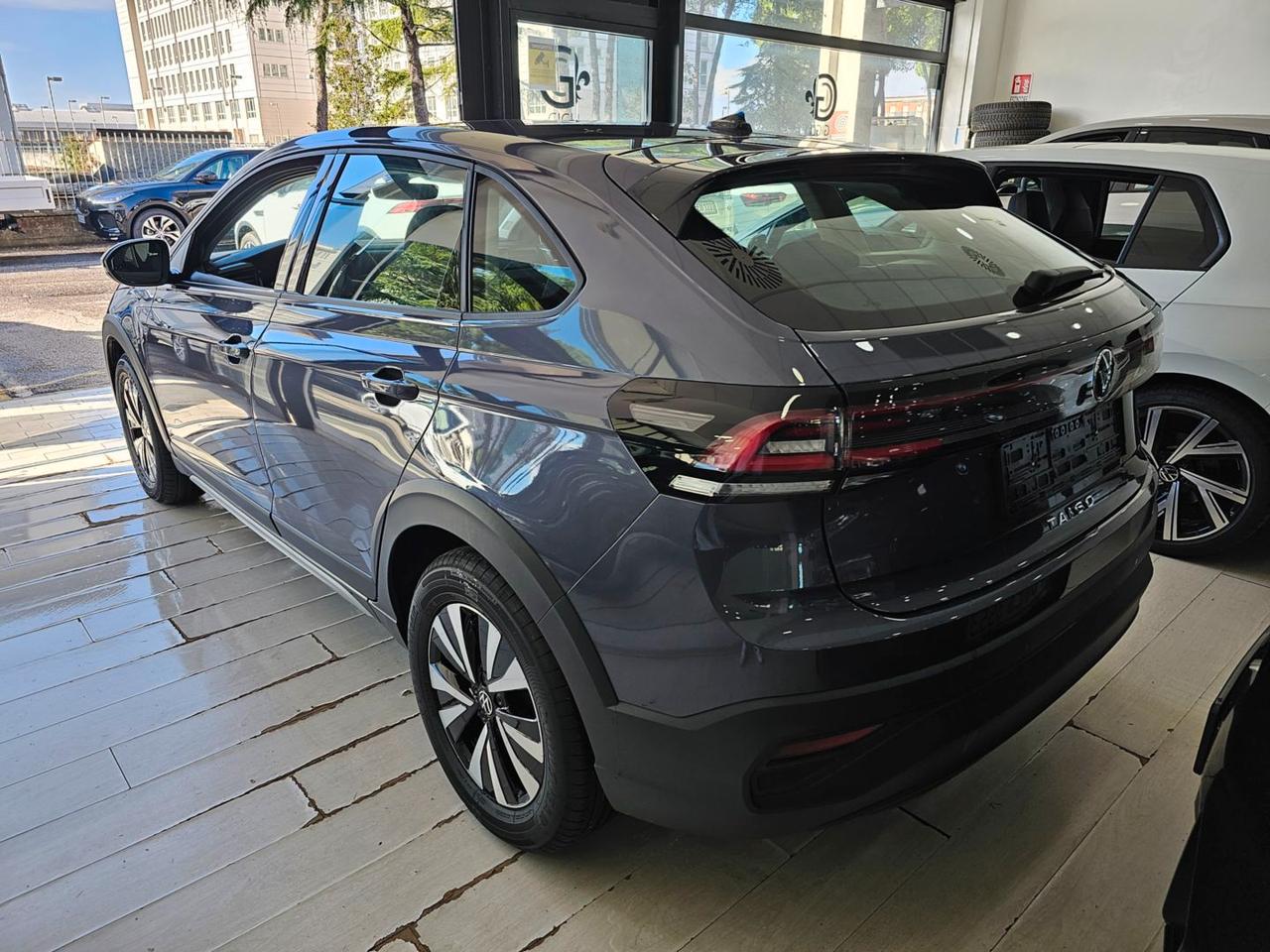 Volkswagen Taigo LIFE C16 Tetto Clima2Zone LED CarPlay Neopatentati