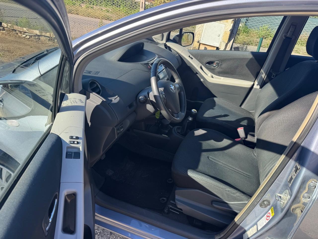 Toyota Yaris 1.0 5 porte NEOPATENTATI