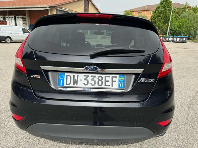 FORD Fiesta + 1.4 TDCi 68CV neopatentati come foto