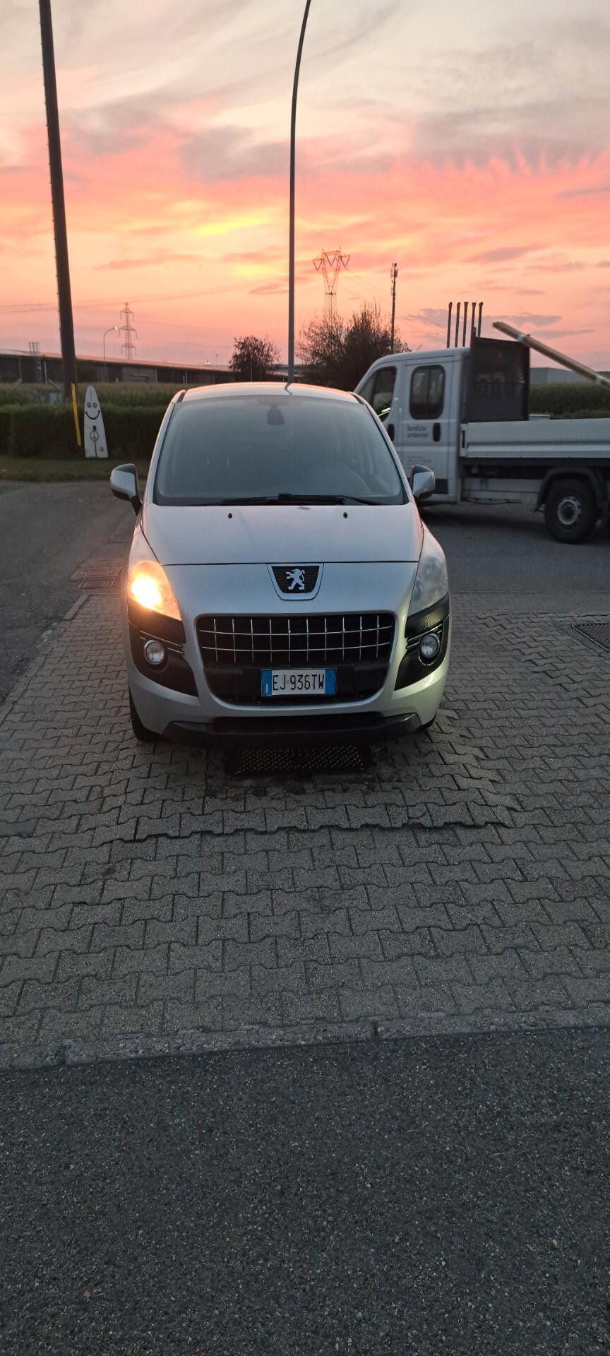 Peugeot 3008 1.6 HDi 112CV cambio robotizzato Tecno