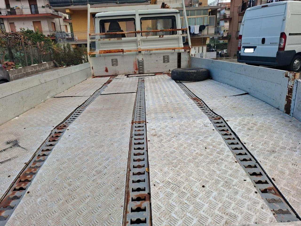 Iveco Daily 35.8 2.5 Diesel USO CARROATTREZZI