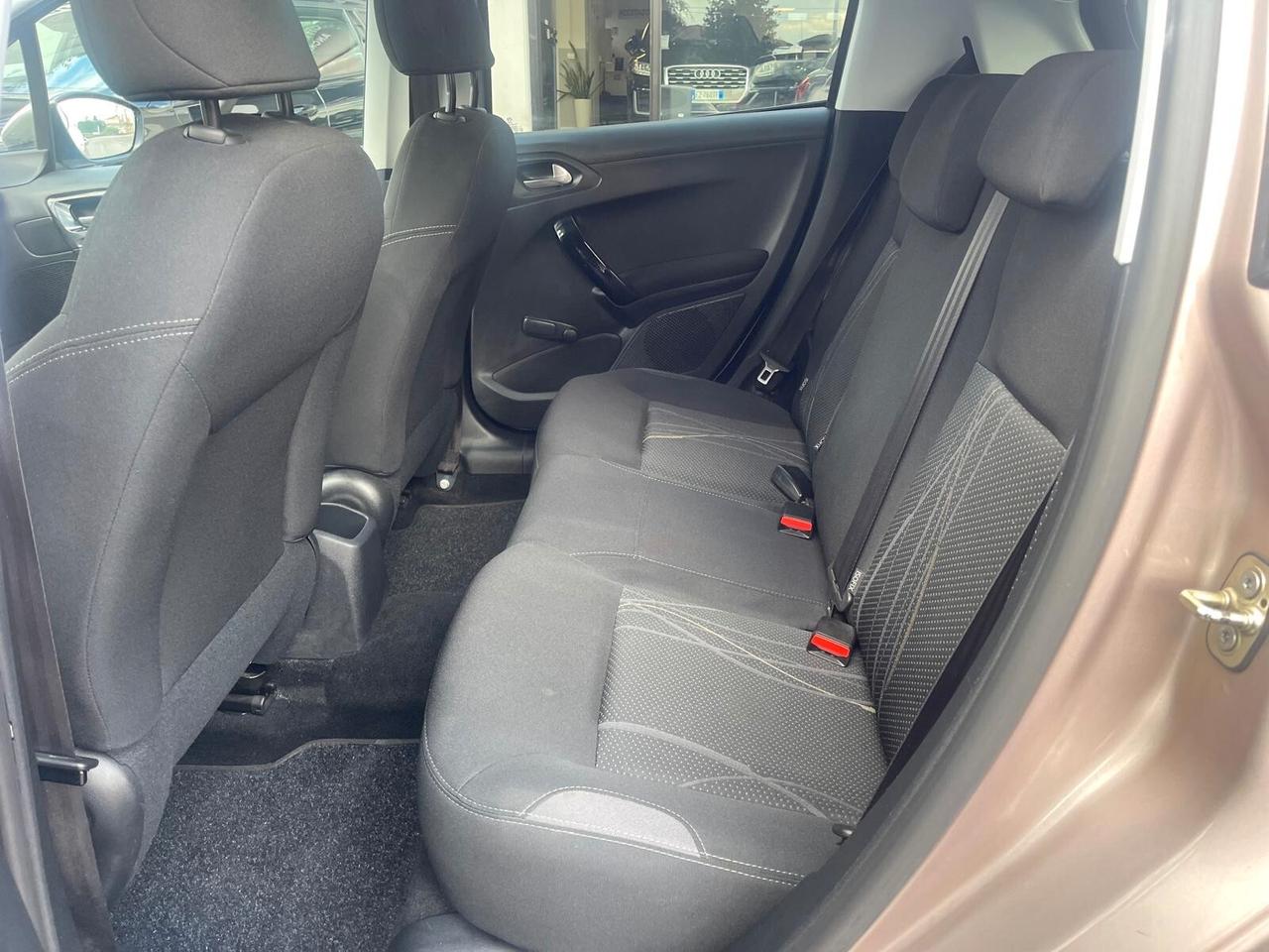 Peugeot 208 1.4 HDi 68 CV 5 porte Allure