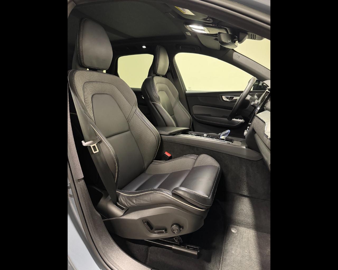 VOLVO XC60 B4 AWD GEARTRONIC ULTIMATE DARK