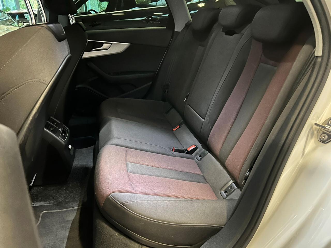 Audi A4 Avant 40 g-tron S tronic line edition