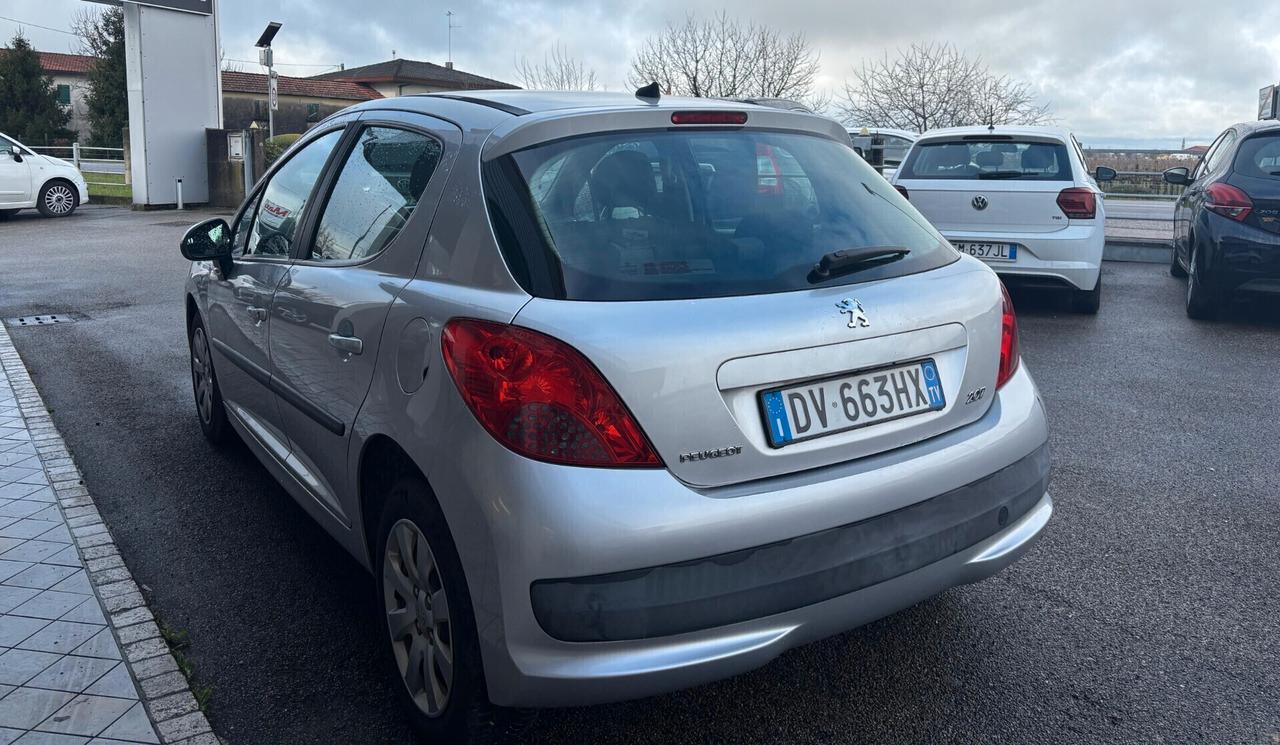 Peugeot 207 1.4 benzina Neopatentati