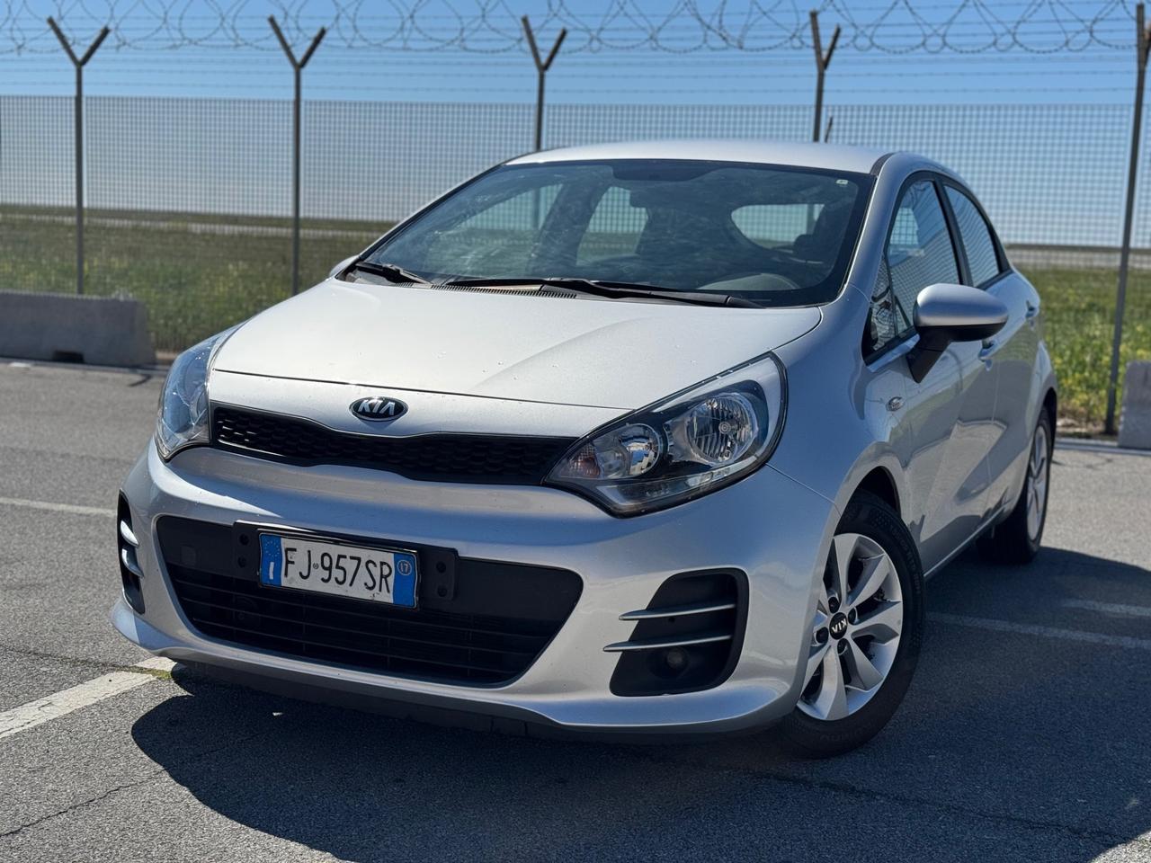 KIA RIO 1.2 BENZINA NEO PATENTATI 2017 1 PRO 12 MESI DI GARANZIA