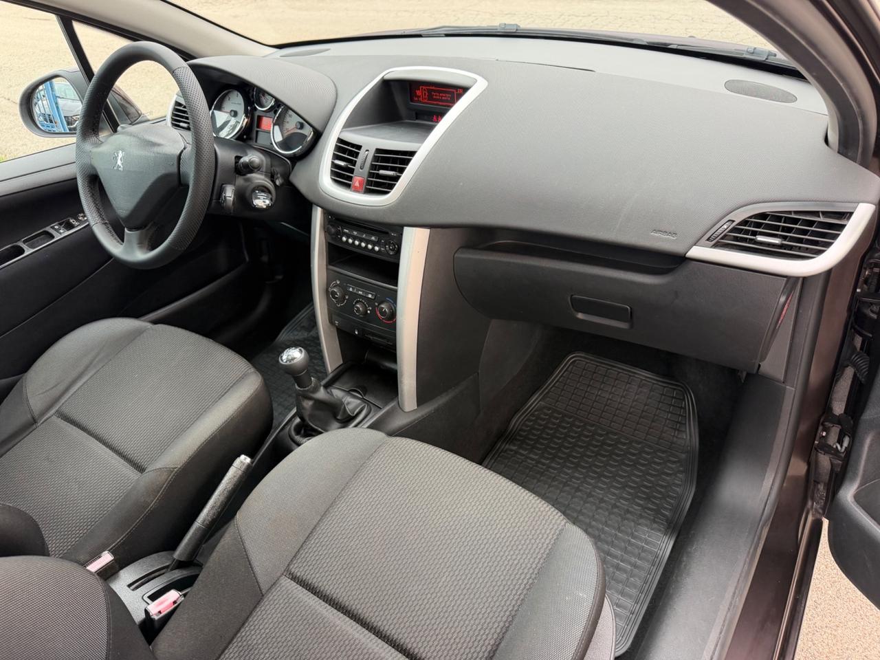 Peugeot 207 1.6 diesel 90 cv 2011 102.000 km