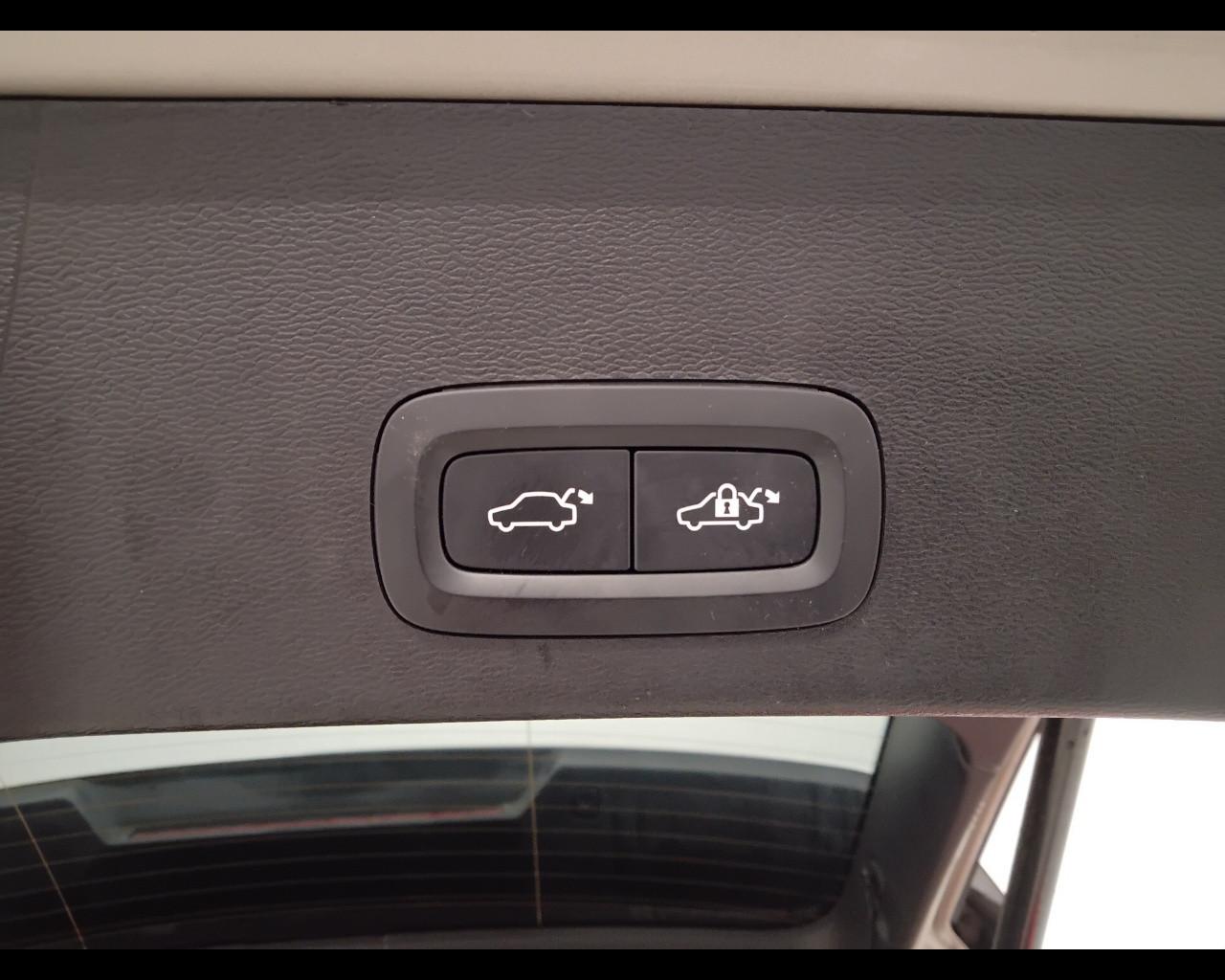 VOLVO XC40 2023 - XC40 1.5 t5 recharge phev Core auto