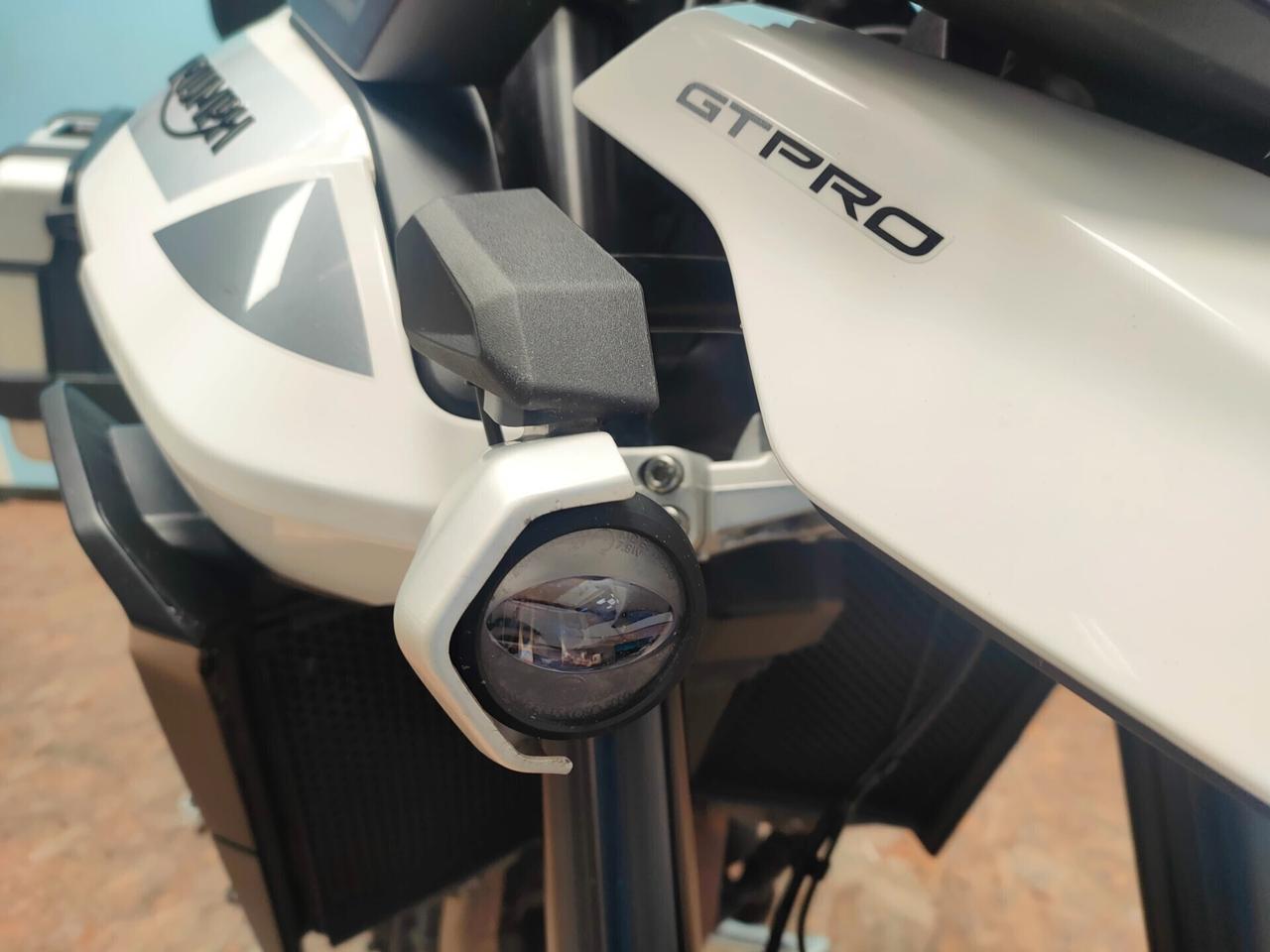 Triumph Tiger 900 GT PRO con tris borse originali